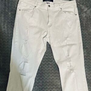 Men's White Distressed skinny jeans, brand new! 38x32!